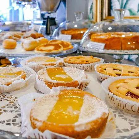 Отель Benaco ***s 3*