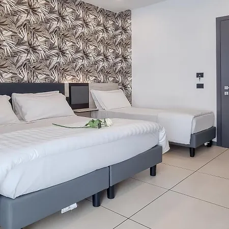 Отель Benaco ***s