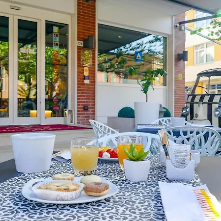 Benaco ***s Отель