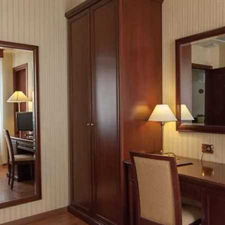 Отель Benaco ***s 3*