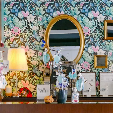 Benaco ***s Отель