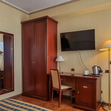 Hotel Benaco ***s Garde