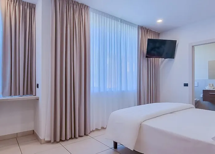 Hotell Benaco ***s