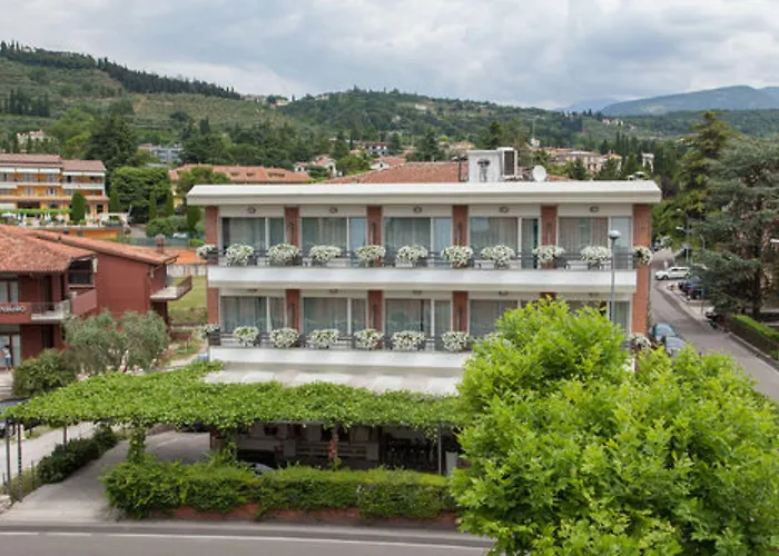 Benaco ***s Hotell 3*